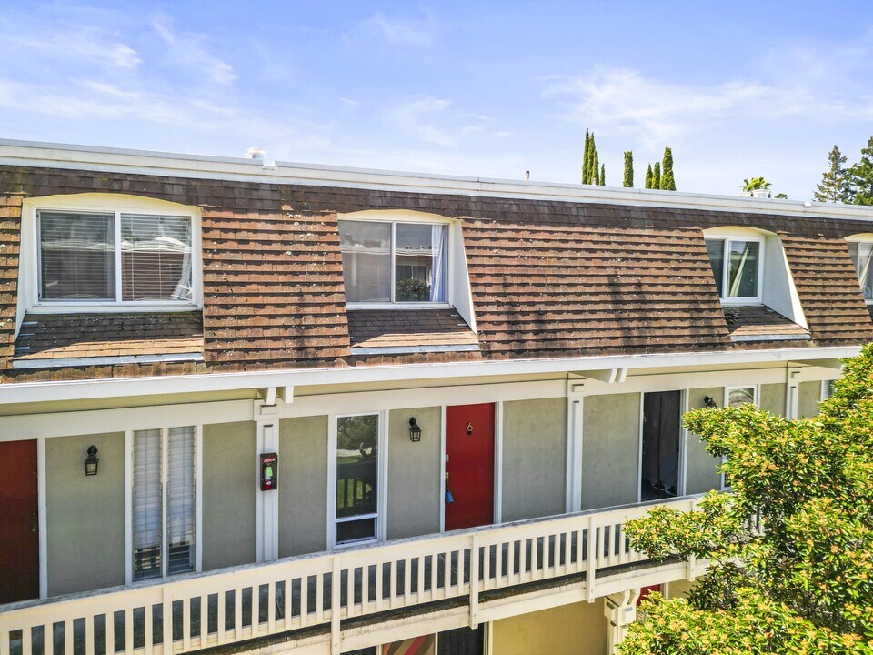 3433 Norton Way in Pleasanton, CA - Building Photo