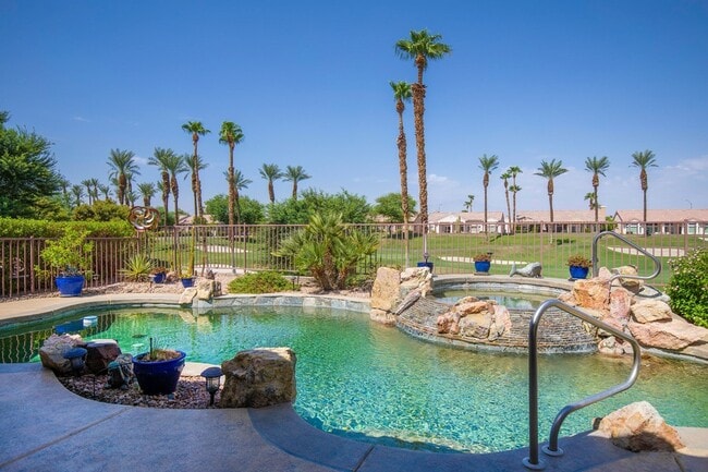 37905 Pineknoll Ave, Unit 101 in Palm Desert, CA - Building Photo - Building Photo