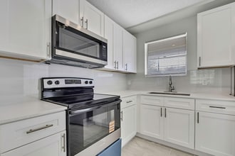 10931 W Tidewater Cir in Crystal River, FL - Foto de edificio - Building Photo