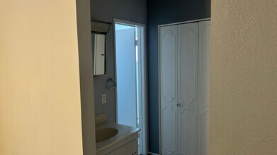 4485 E Harmon Ave in Las Vegas, NV - Building Photo - Building Photo