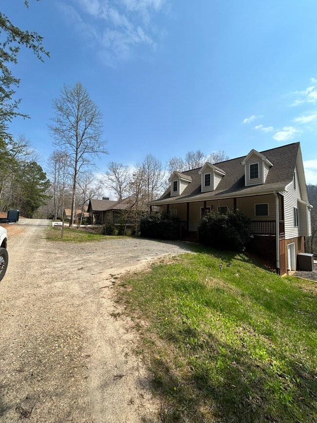 2615 Rolling River Dr in Hiawassee, GA - Building Photo - Building Photo