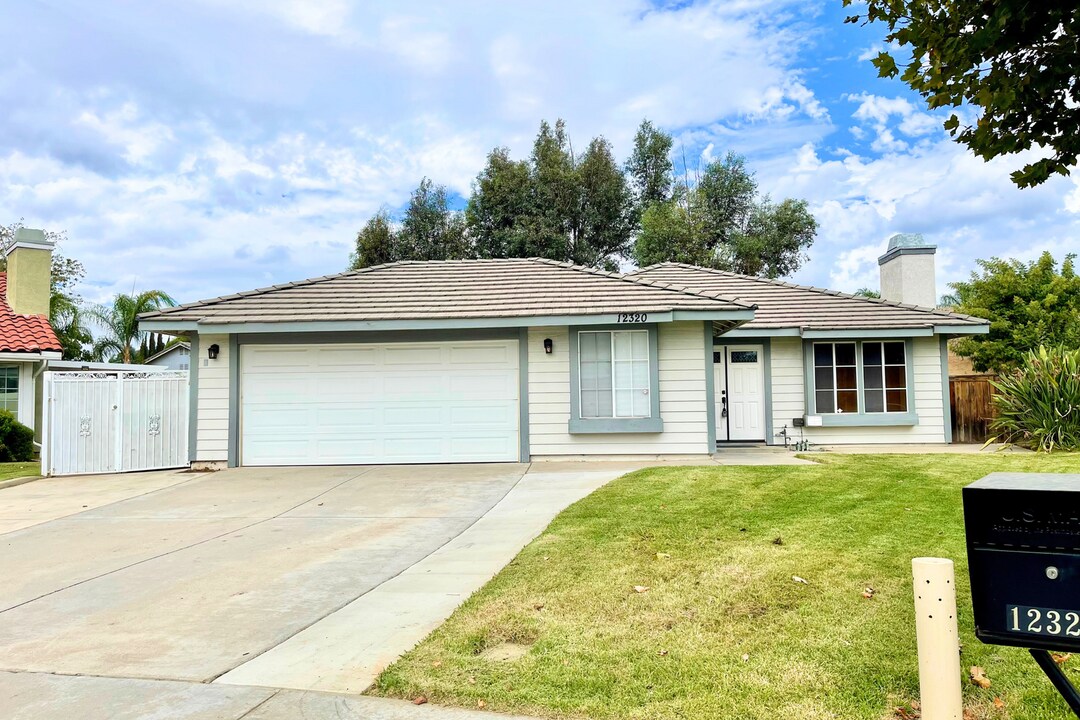 12320 Yuma Ct in Moreno Valley, CA - Building Photo