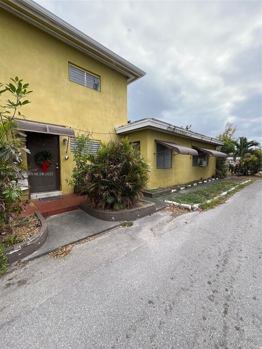 2035 Dewey St in Hollywood, FL - Building Photo