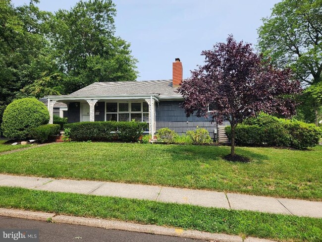 property at 125 Lakedale Dr