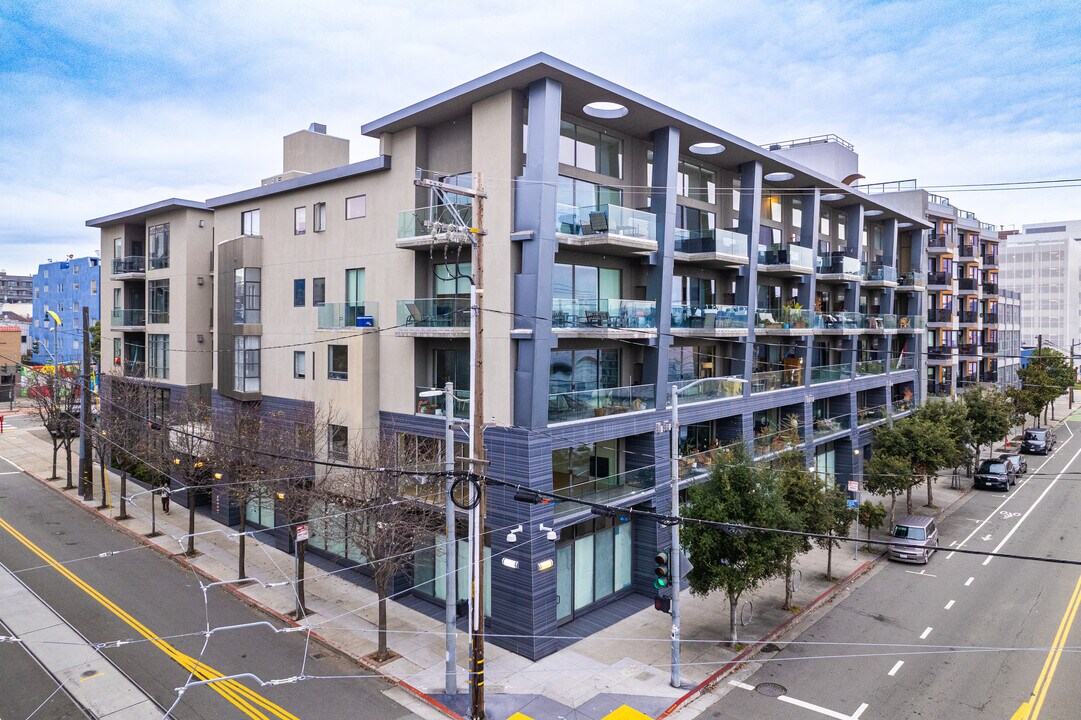 550-560 18th St in San Francisco, CA - Building Photo
