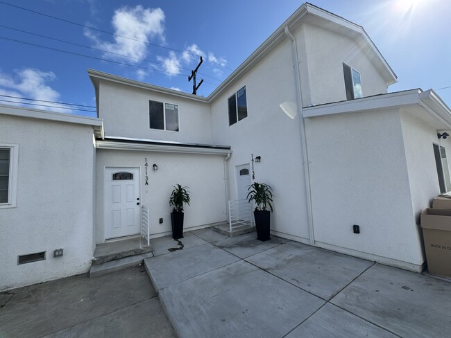 14113 Shoup Ave, Unit #A in Hawthorne, CA - Foto de edificio - Building Photo