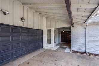 15642 Overmead Cir in Dallas, TX - Building Photo - Building Photo