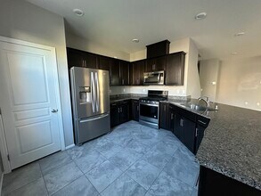 7124 Fossil Lake St in North Las Vegas, NV - Building Photo - Building Photo