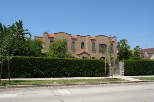 943 S Gramercy Dr Apartments