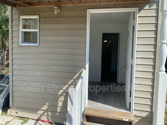5701 Middlesex Dr in Tampa, FL - Building Photo - Building Photo