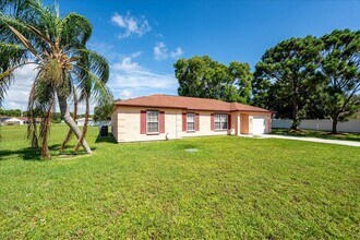 2175 SE Heathwood Cir in Port St. Lucie, FL - Building Photo - Building Photo