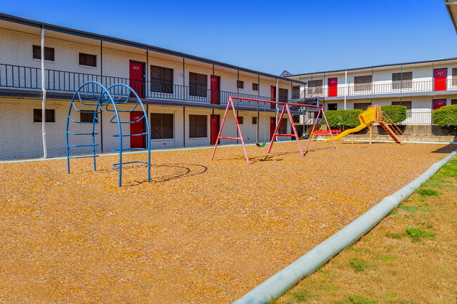 Arabella Apartments in San Antonio, TX - Foto de edificio - Building Photo