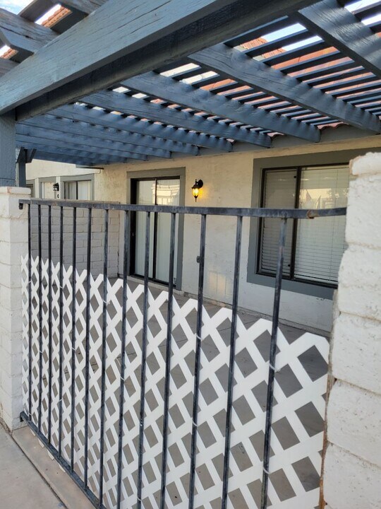 925 Willow Tree Dr in Las Vegas, NV - Building Photo