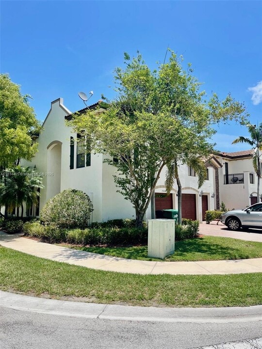 23605 SW 113 Passage in Princeton, FL - Building Photo