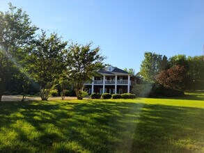 175 Schools Dr in Camden, TN - Building Photo - Building Photo