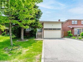 7 Point O'Woods Dr in Vaughan, ON - Building Photo