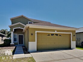 8131 Canterbury Lake Blvd in Tampa, FL - Building Photo