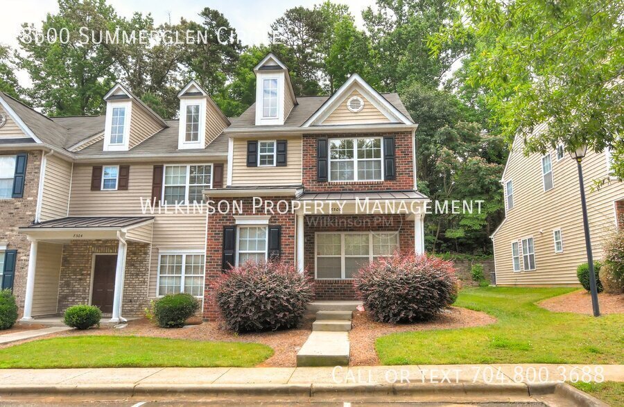 8500 Summer Glen Cir in Charlotte, NC - Building Photo