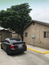 Filmore Court in Pacoima, CA - Foto de edificio - Building Photo