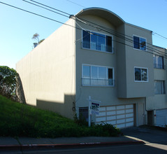 84 Edgewood Ct in Daly City, CA - Building Photo - Building Photo