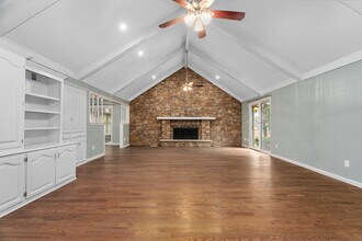 4612 NW Bramble Trail in Lee's Summit, MO - Building Photo - Building Photo