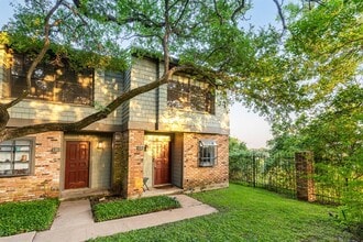 7122 Wood Hollow Dr in Austin, TX - Building Photo - Building Photo