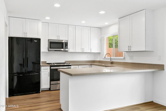 2954 E Clarendon Ave in Phoenix, AZ - Building Photo - Building Photo