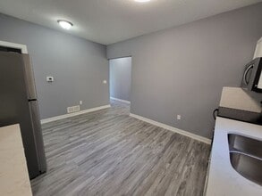 2406 Woodland Ave in Des Moines, IA - Building Photo - Building Photo