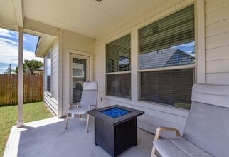 11203 Sisquoc Formation View, Unit Room 3 (UPSTAIRS, NEW) in Austin, TX - Foto de edificio - Building Photo