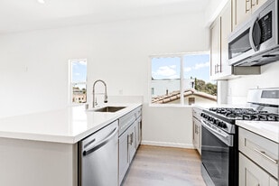 5232 W 20th St in Los Angeles, CA - Building Photo