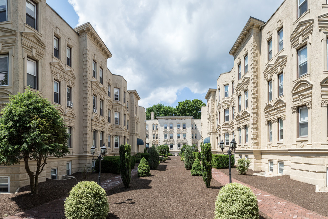 Reservoir Court in Brookline, MA - Building Photo