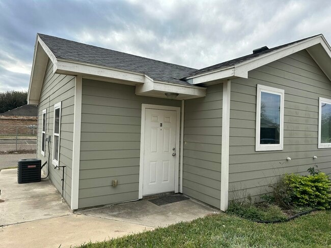 property at 1308 Quitaca Dr