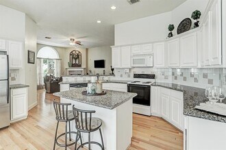 907 Norfolk Dr in Pearland, TX - Building Photo - Building Photo