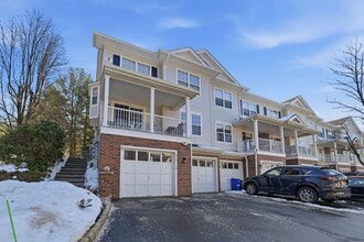 402 Dalton Ct in Denville, NJ - Foto de edificio - Building Photo