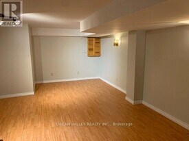 20 Glanvil Crescent in Toronto, ON - Building Photo