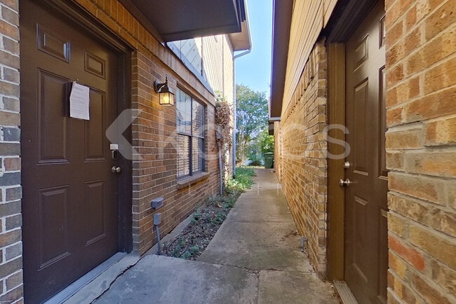 2108 Woodnote Ln in Garland, TX - Foto de edificio - Building Photo