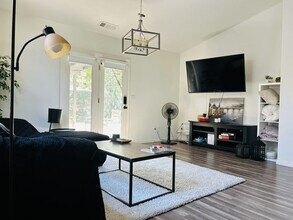 3935 E Laurel Ave in Visalia, CA - Building Photo - Building Photo