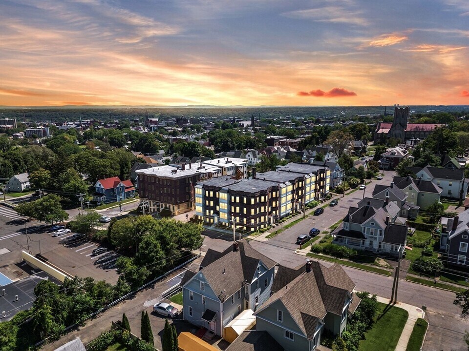39 O'Connor Ave in Holyoke, MA - Building Photo