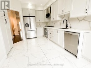 33 Benson Ave in Richmond Hill, ON - Building Photo - Building Photo