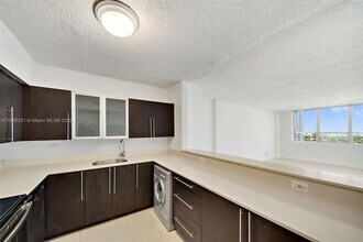1500 Bay Rd, Unit S-1170 in Miami Beach, FL - Building Photo - Building Photo