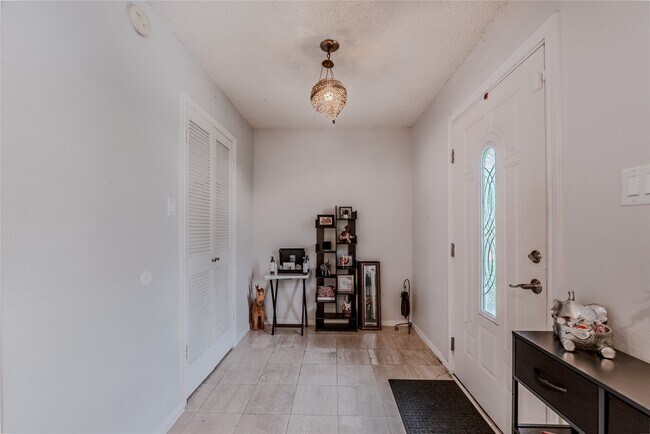 14228 Misty Meadow Ln in Houston, TX - Foto de edificio - Building Photo