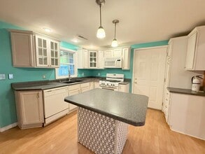 1128 Colton Ave in Bloomington, IL - Building Photo - Building Photo