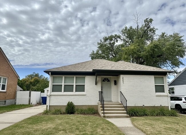 property at 3331 Jackson Ave