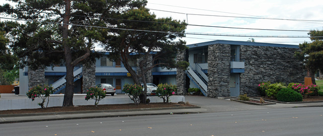 Heatherstone Arms Apartments in Tacoma, WA - Building Photo - Building Photo