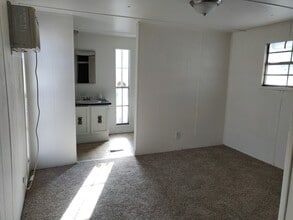 2627 S Lamb Blvd in Las Vegas, NV - Foto de edificio - Building Photo