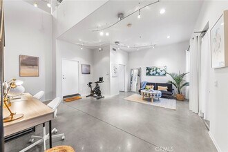 210 N Spurgeon St in Santa Ana, CA - Building Photo - Building Photo