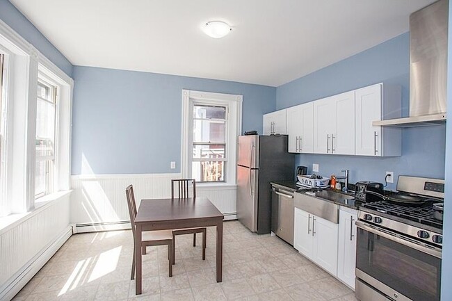 136 Columbia St, Unit R22