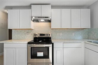 1598 NE 36th St in Oakland Park, FL - Foto de edificio - Building Photo