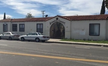 Benwell Court in Wilmington, CA - Foto de edificio - Building Photo
