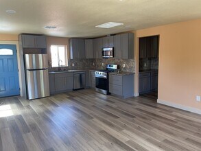 7220 17th St in Sacramento, CA - Foto de edificio - Building Photo